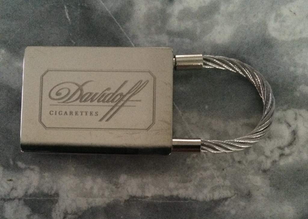 2 Брелок металлический DAVIDOFF - фото фото фото 0