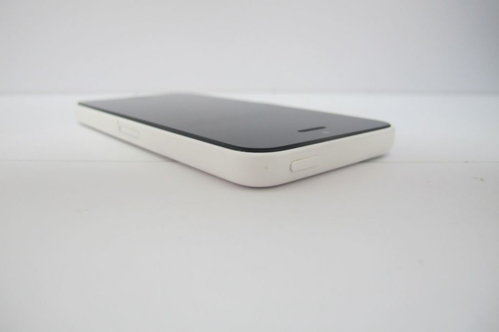 Мобильный телефон Apple iPhone 5c 16GB White - фото фото фото 1