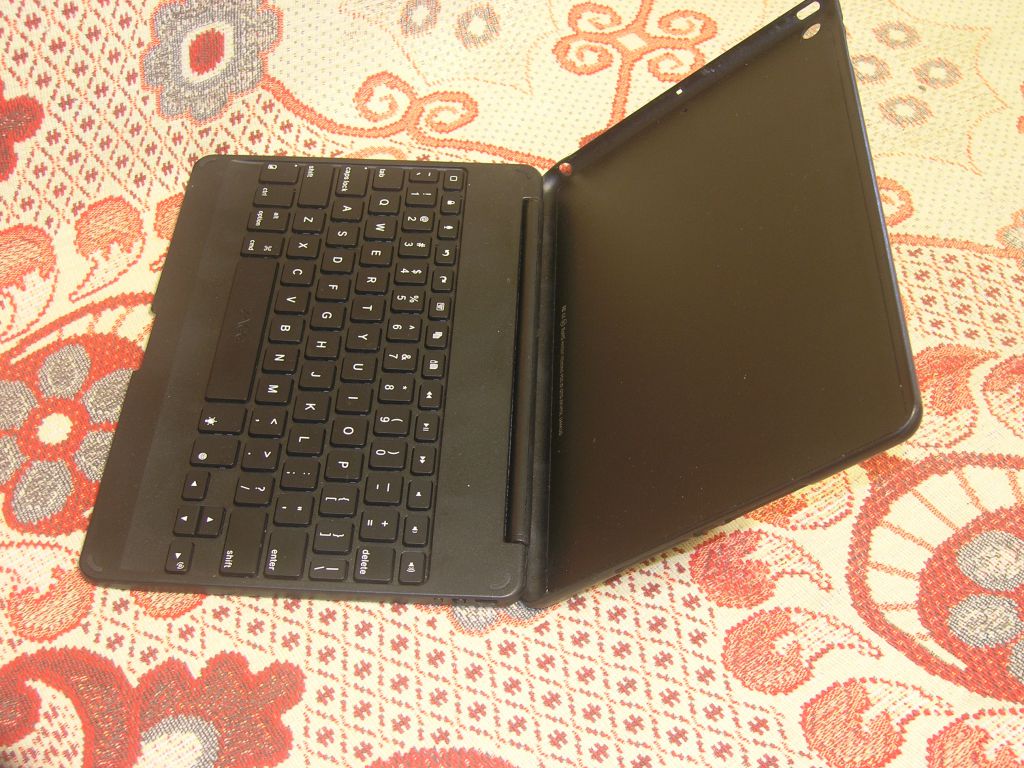 Bluetooth клавиатура-кейс  ZAGG ZAGGkeys FOLIO для Ipad Air - фото фото фото 1
