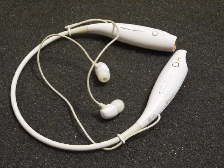 Белая Bluetooth стерео гарнитура LG Tone HBS-700 - фото фото фото 1