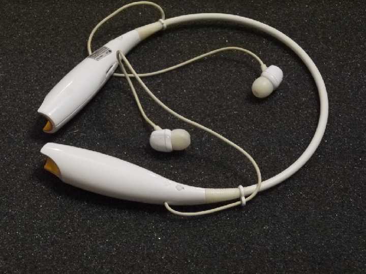 Белая Bluetooth стерео гарнитура LG Tone HBS-700 - фото фото фото 4