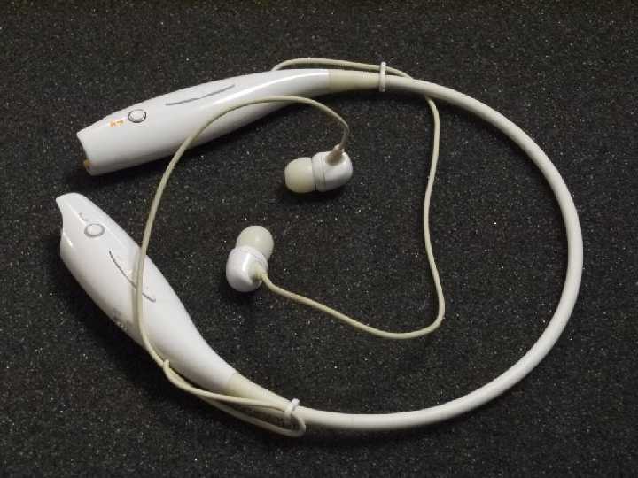 Белая Bluetooth стерео гарнитура LG Tone HBS-700 - фото фото фото 3