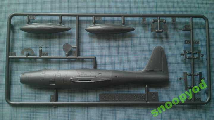 Сборная модель REPUBLIC F-84 G THUNDERJET 1:72 - фото фото фото 2
