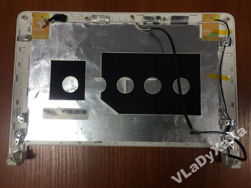 Acer Aspire One ZG5 крышка матрицы - фото фото фото 3