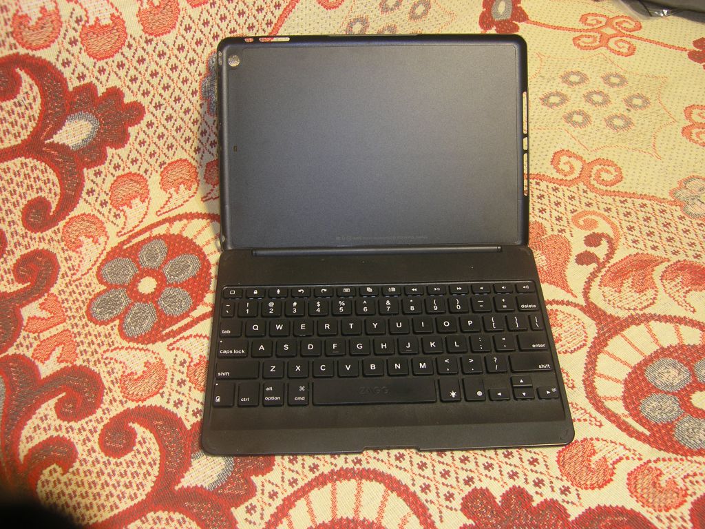 Bluetooth клавиатура-кейс  ZAGG ZAGGkeys FOLIO для Ipad Air - фото фото фото 0