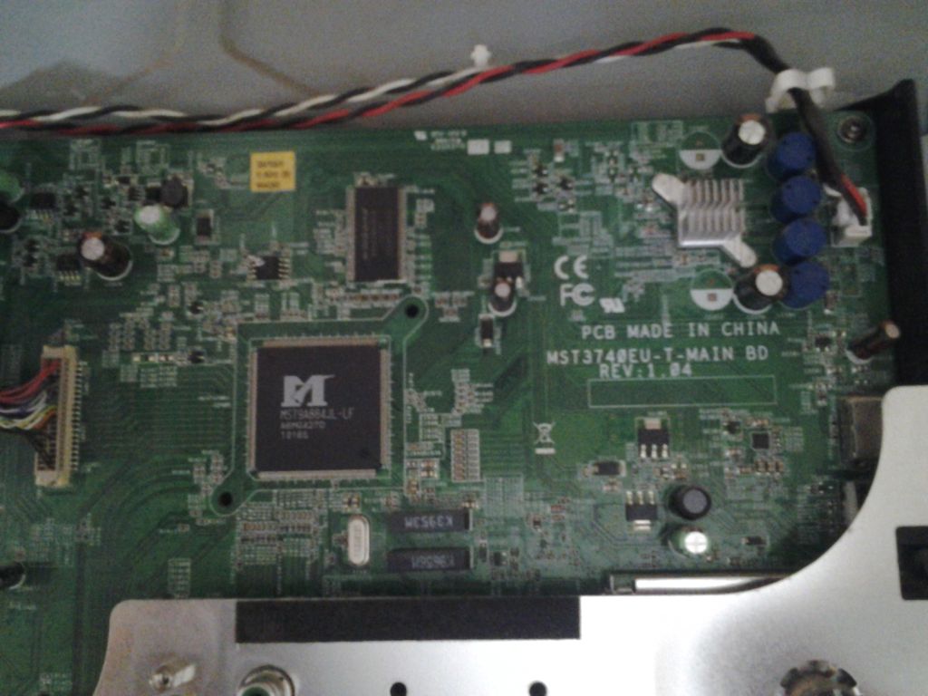 ТЕЛЕВИЗОР LCD TOCHIBA 32AV703G БИТАЯ МАТРИЦА - фото фото фото 2