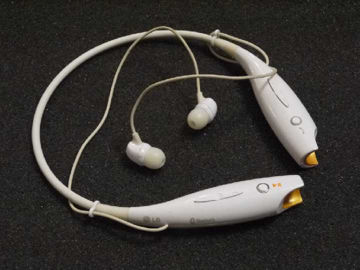 Белая Bluetooth стерео гарнитура LG Tone HBS-700 - фото фото фото 2