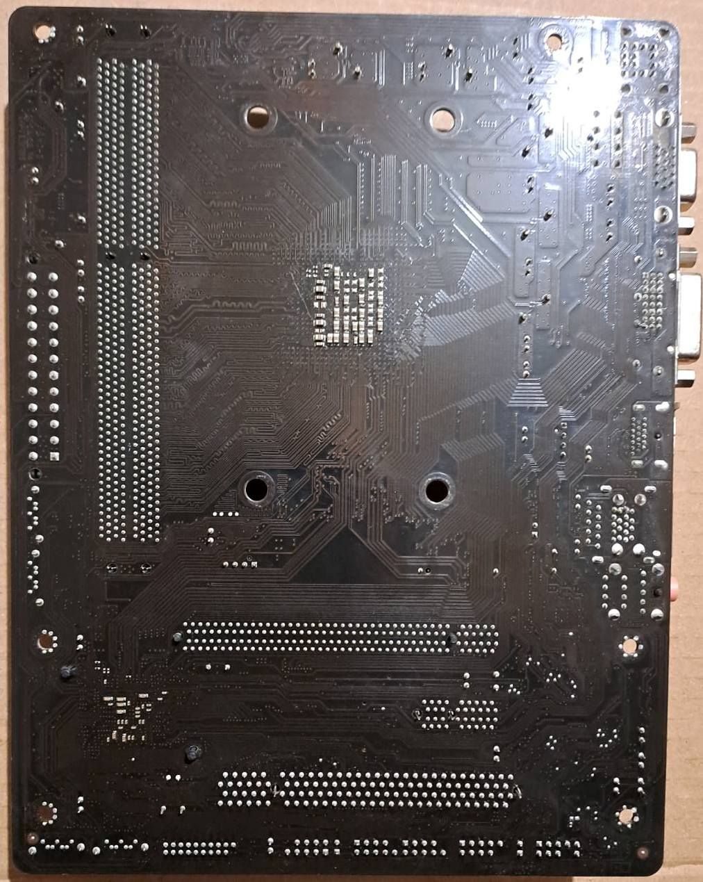 материнка  Gigabyte GA-F2A78M-HD2 + AMD A8-7600          ( FM2+  Socket  )  несправна - фото фото фото 1