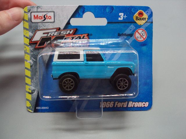 Машинка модель автомобіль Maisto блакитний форд бронко 1966 Ford Bronco №19077с - фото фото фото 0