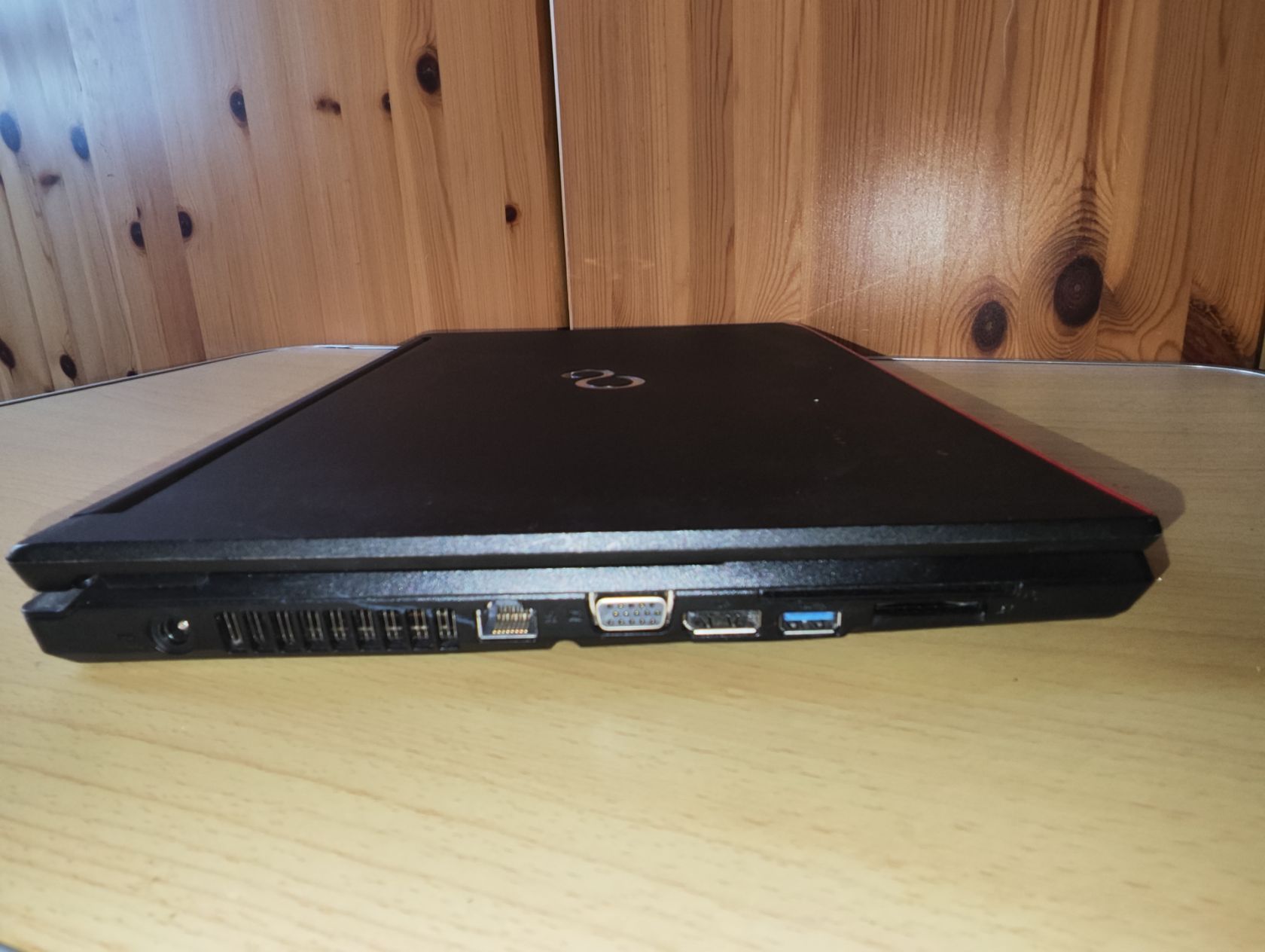 Fujitsu LifeBook E556  Core i3-6100U - фото фото фото 10