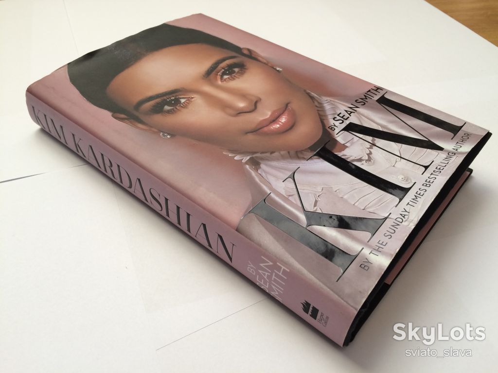 Книга. Kim Kardashian.  На английском языке. - фото фото фото 2
