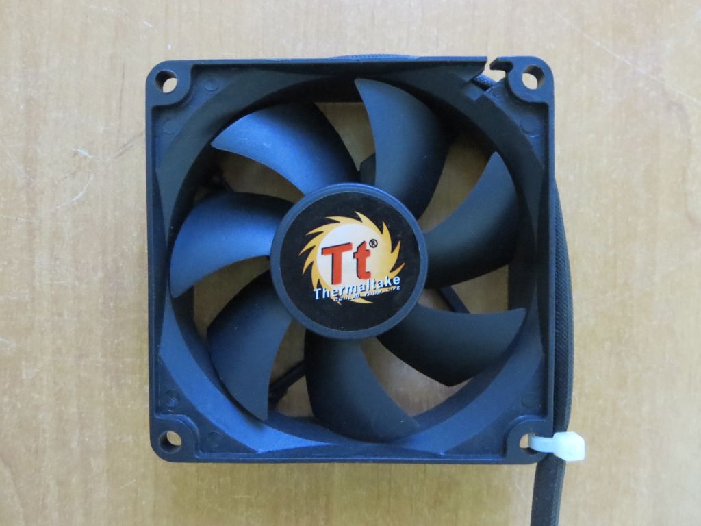 Корпусный вентилятор Thermaltake 80мм 3pin б/у - фото фото фото 0