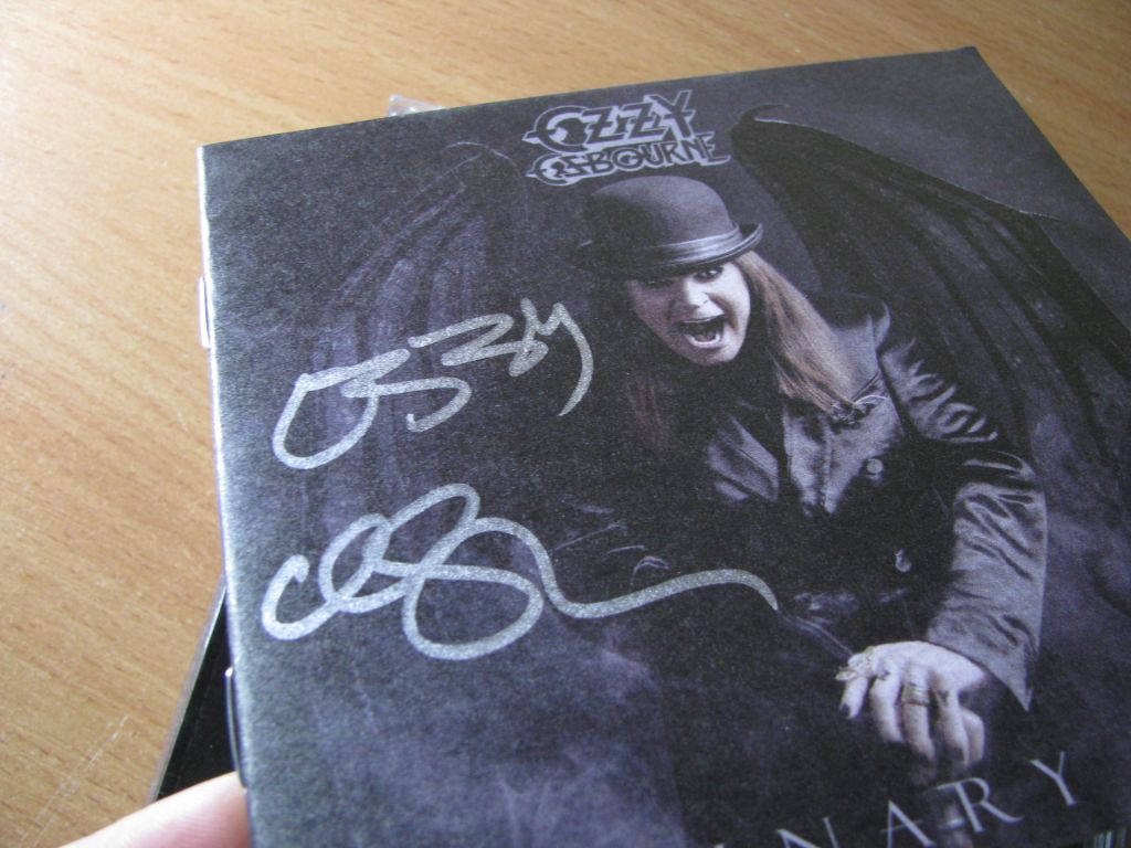 OZZY OSBOURNE - Ordinary Man 4 MC + CD  (hand signed) - фото фото фото 9