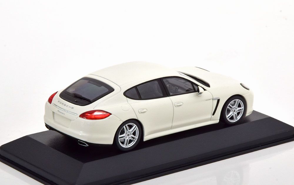 Minichamps 1:43 Porsche Panamera Diesel  (2012) white - фото фото фото 1