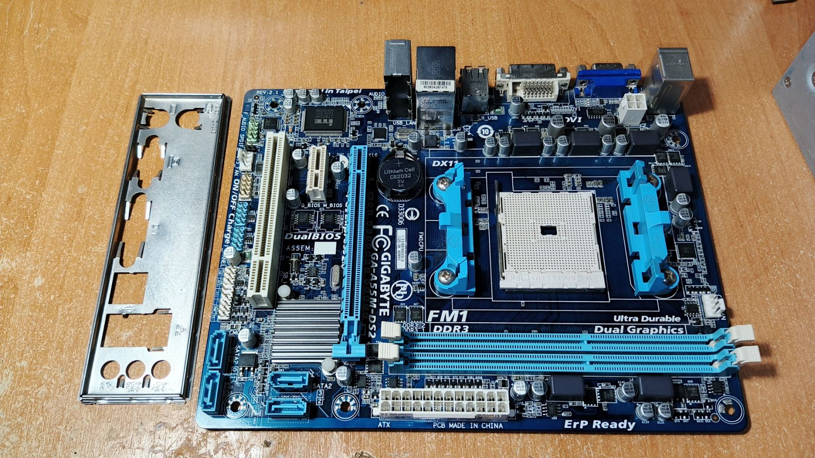 Материнская плата Gigabyte GA-A55M-DS2  (sFM1, AMD A55, PCI-Ex16) - фото фото фото 0