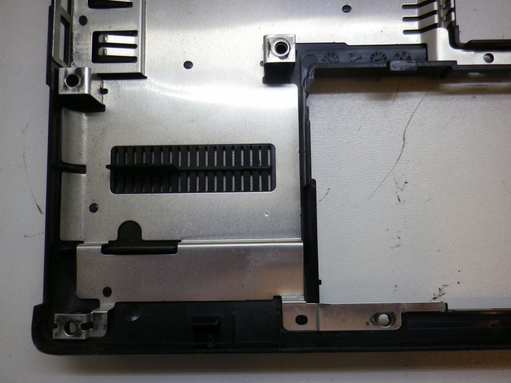 Б/У Корпус низ  (піддон) без сервісних кришок на Fujitsu LIFEBOOK E782 - фото фото фото 4