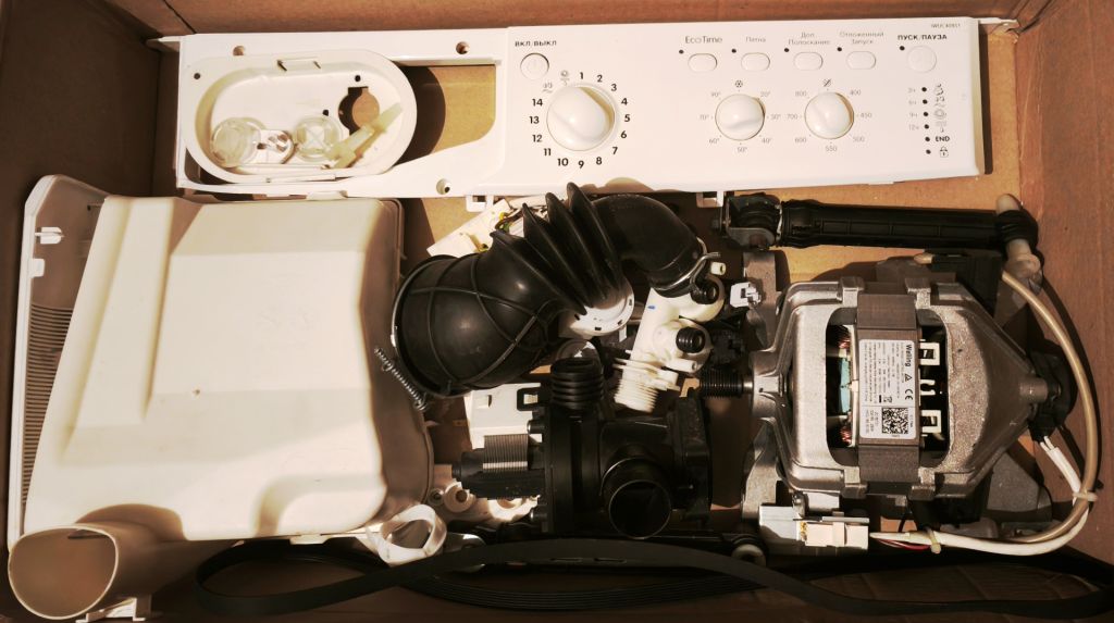 Indesit IWUC 40851   (вузька) на з/ч - фото фото фото 2