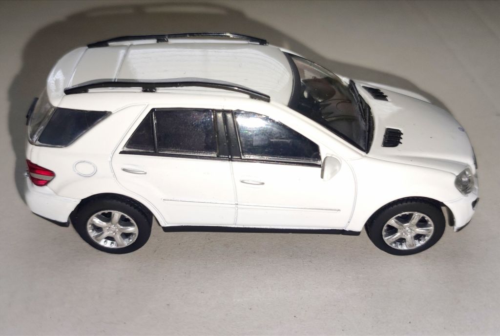 Hummer H2  (Cararama), Mercedes ML 1:43  (Deagostini) - фото фото фото 3