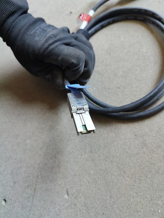 Серверный кабель Foxconn E124936-D 1M SAS 4x 8Pairs 26AWG Cable № 252105104 - фото фото фото 1