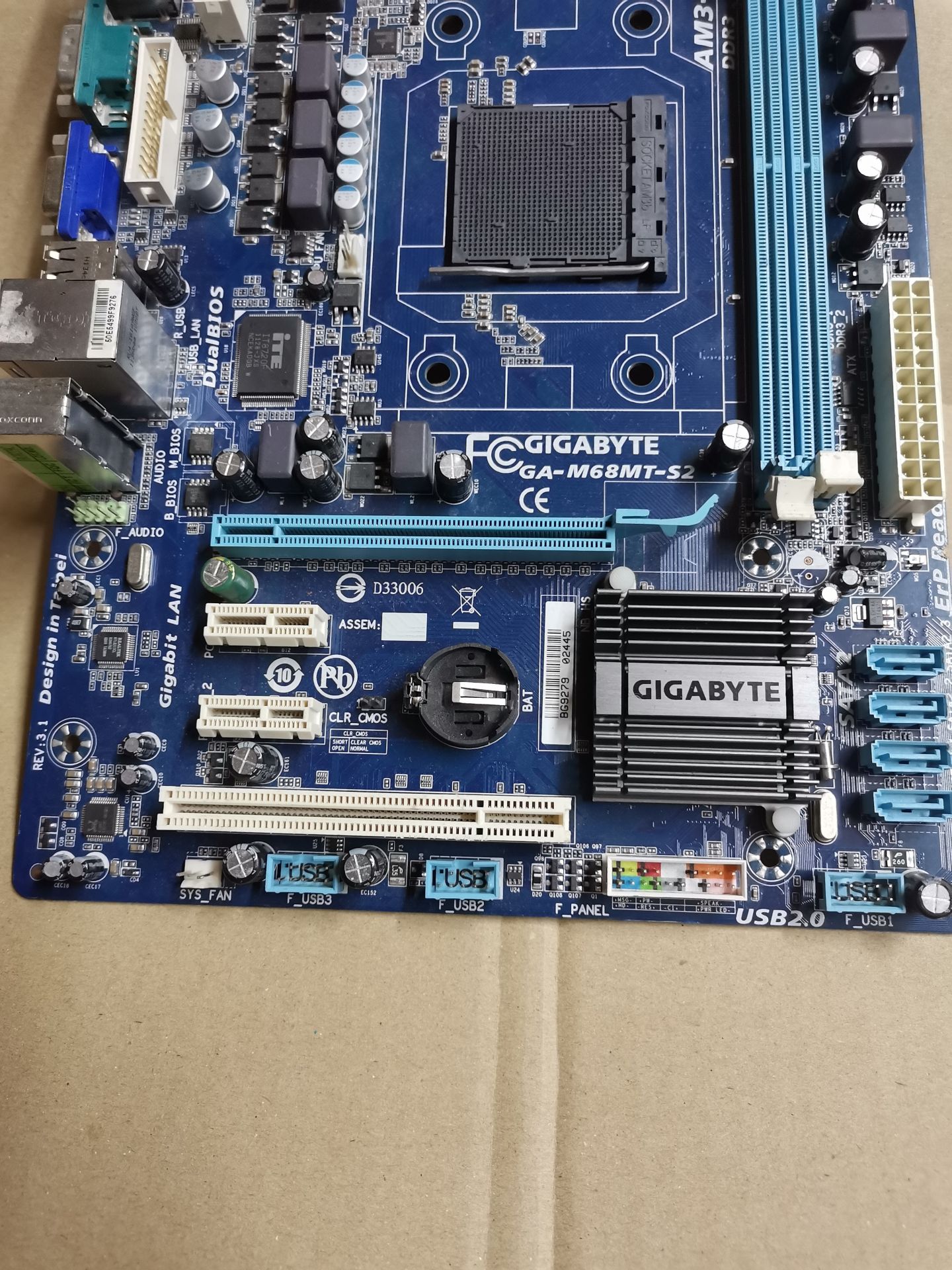 Материнская плата Gigabyte GA-M688MT-S2 socket AM3b DDR3 - фото фото фото 4
