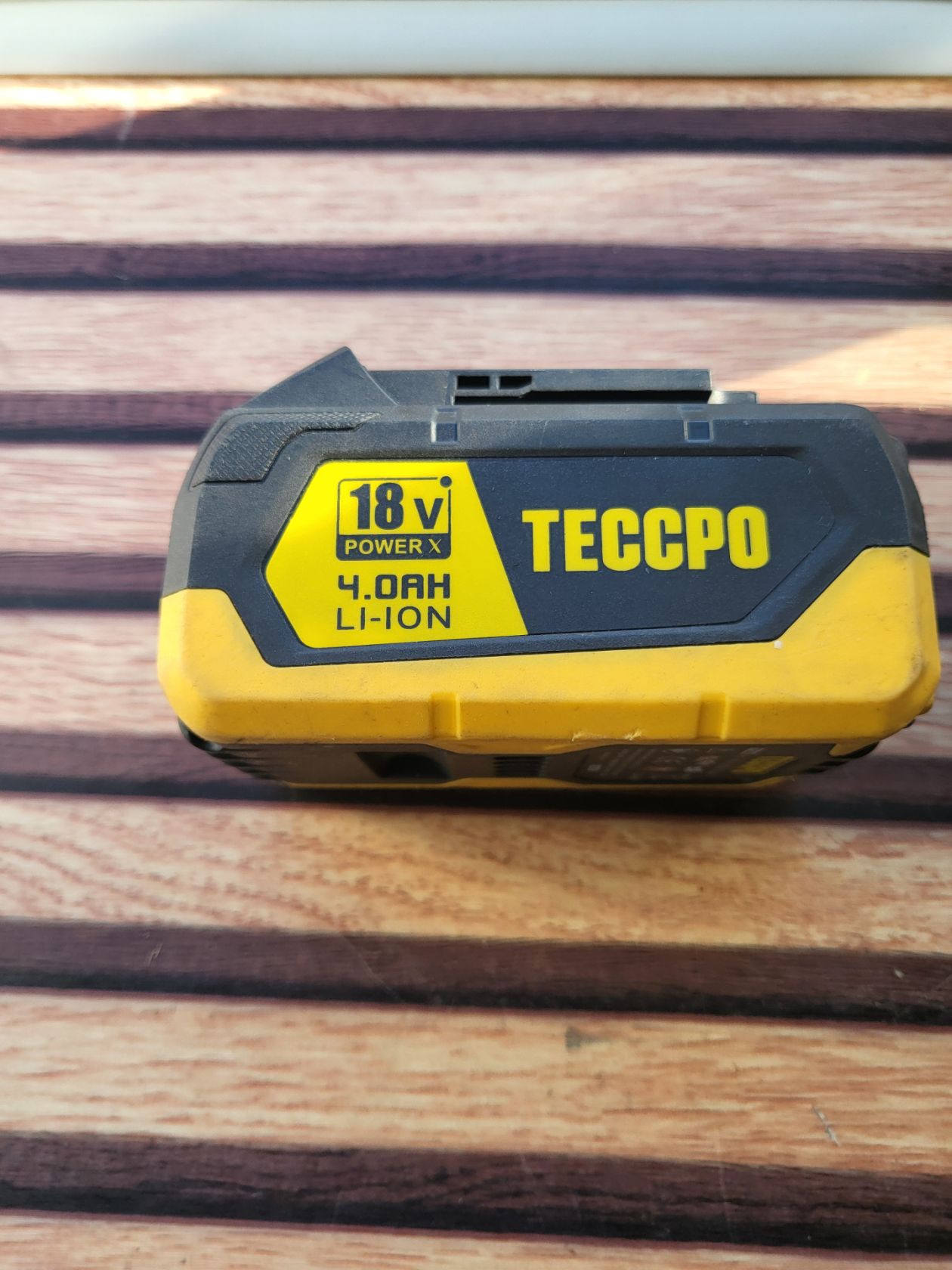 літій-іонний акумулятор бренду TECCPO ємністю 4.0 А·год і напругою 18 В - фото фото фото 2