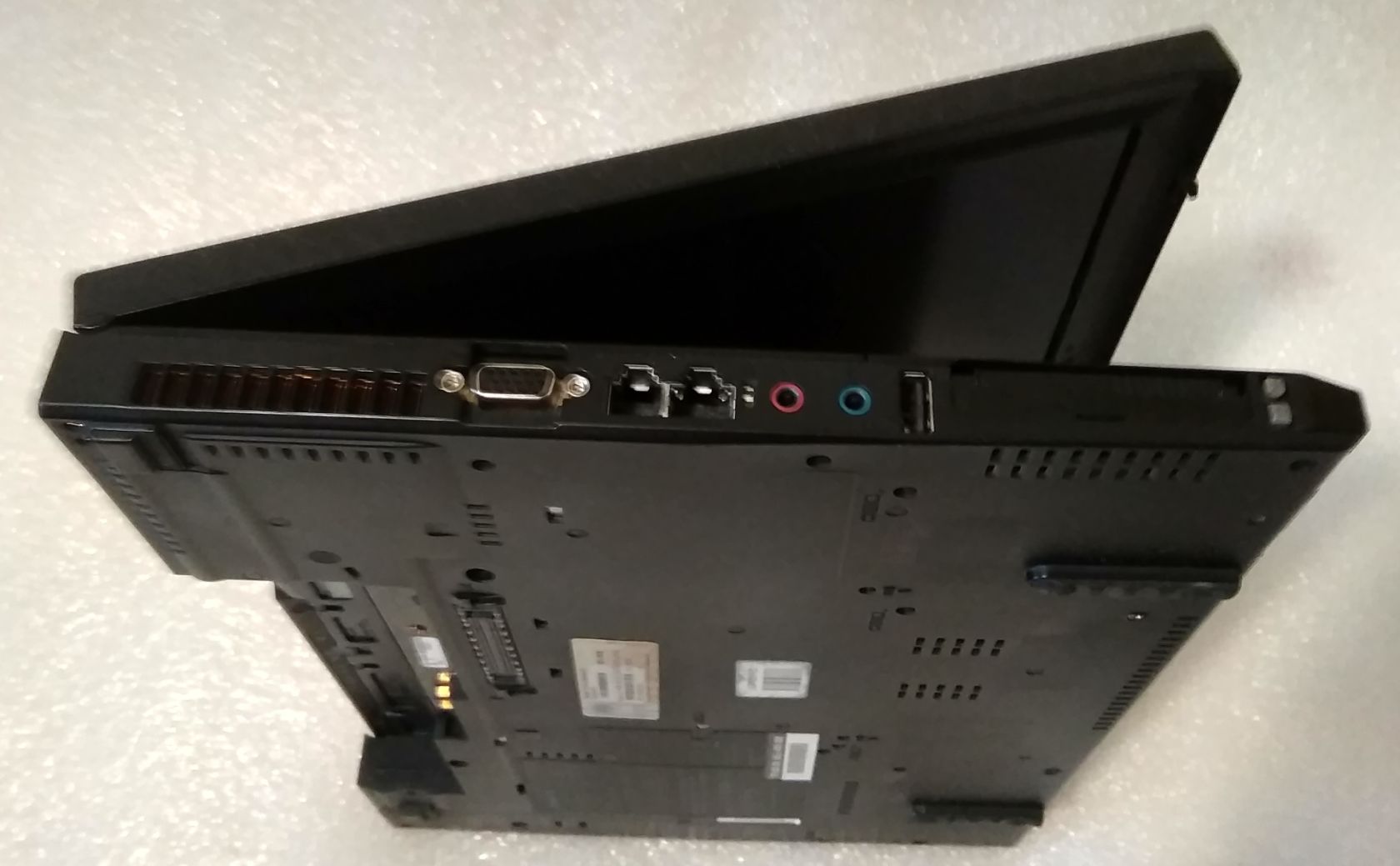 Lenovo Thinkpad T61 15.4", рабочий, нижняя половина без матрицы - фото фото фото 1