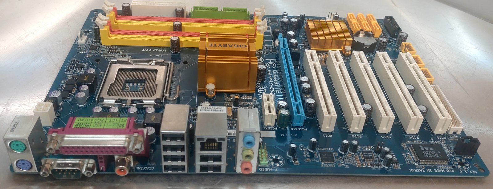 Материнська плата  Gigabyte GA-P43-ES3G  Socket 775 / ATX / 4 x DDR2  б/в - фото фото фото 1