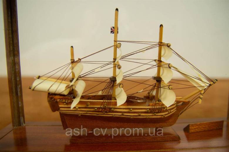 Макет корабля HMS VICTORY 1805 (У скляній вітрині) - фото фото фото 4