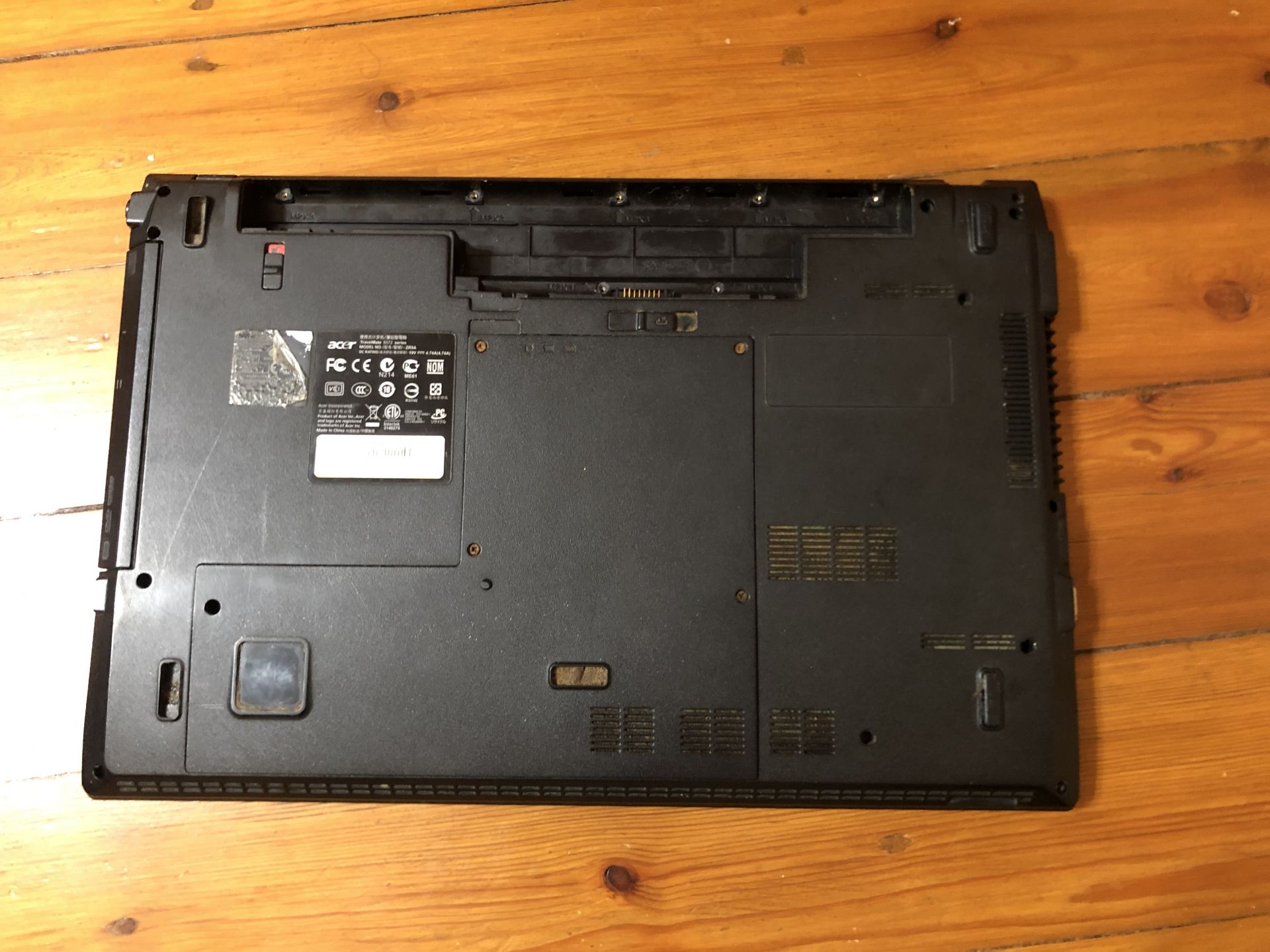 ноутбук Acer TM 8572G на частини залитий - фото фото фото 2