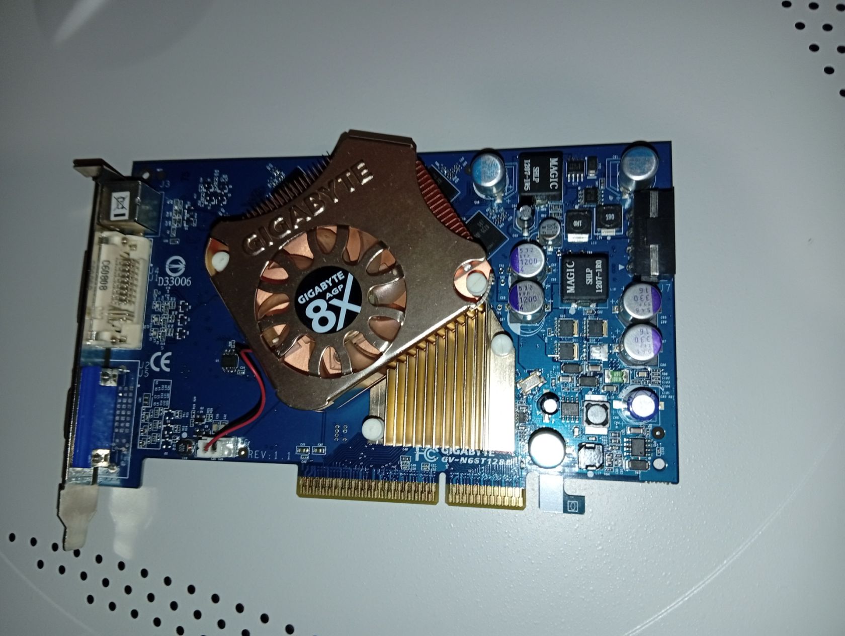 Коллекционная AGP видеокарта GeForce 6600 GT - фото фото фото 6