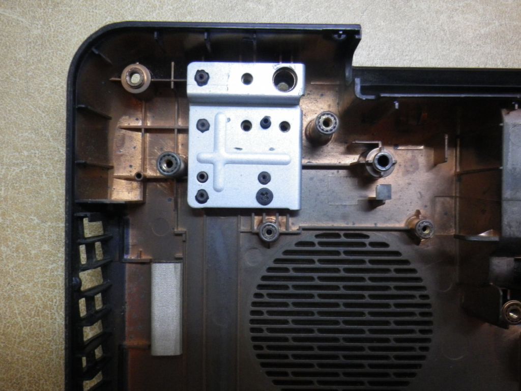 Б/У Корпус низ без сервісних кришок на TOSHIBA SATELLITE L500-19X - фото фото фото 2