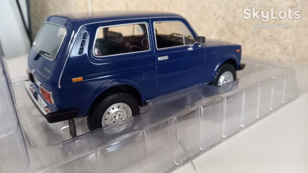ВАЗ 2121 LADA NIVA    (1976) масштаб 1:18 - Model Car Group - фото фото фото 4