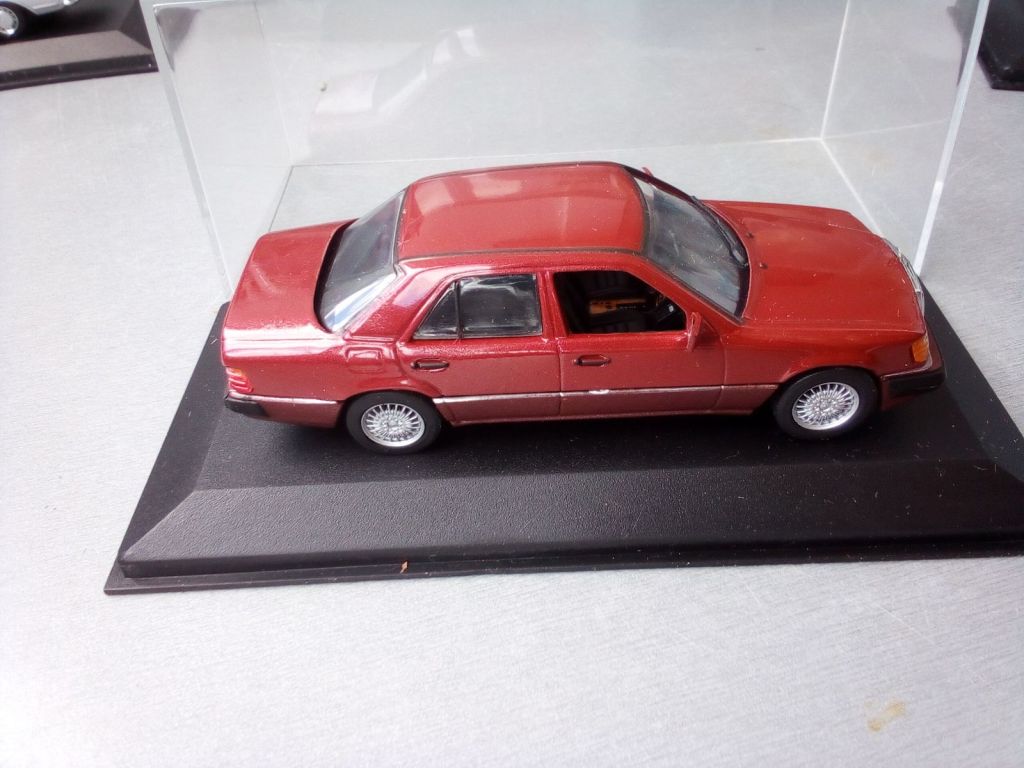 1/43 Minichamps Mercedes-Benz 300D  (W124) - фото фото фото 1