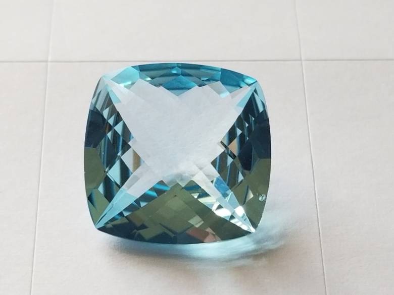 Натуральный топаз 10.86 ct  14 x 14 mm - фото фото фото 2