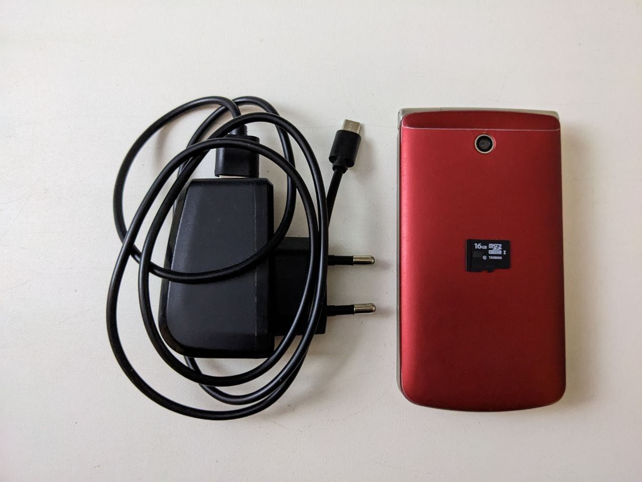 Мобільний телефон Lg g360 red бу. - фото фото фото 0