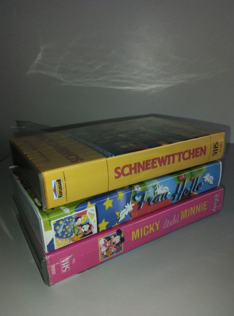 ВІДЕОКАСЕТИ VHS Оригінал Німеччина / Disney / Казки німецькою мовою   (3 шт.) - фото фото фото 2