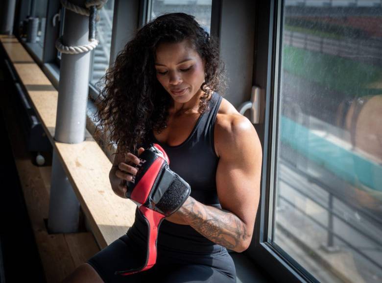 Боксерські рукавички Brute MMA Gloves, L/XL чорний з червоним (7083739) - фото фото фото 2