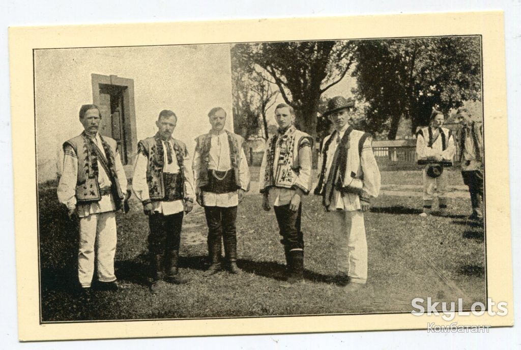 Поштівка "Гуцули біля церкви" - фото фото фото 0