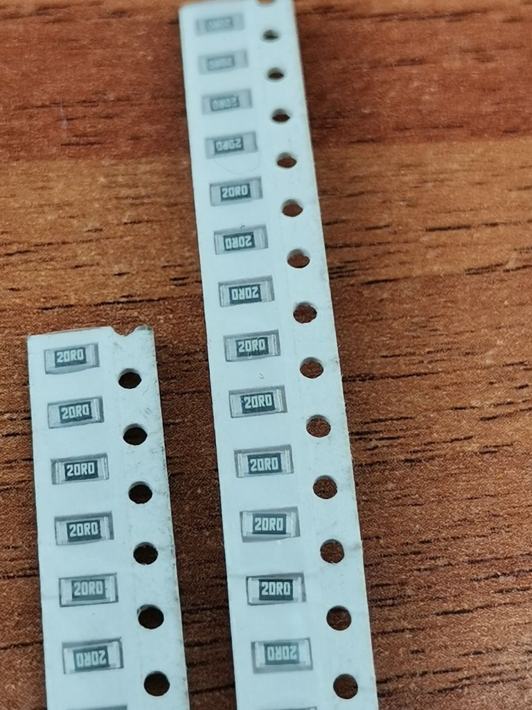 Резистор SMD1206 20Ом 20R0 - фото фото фото 2