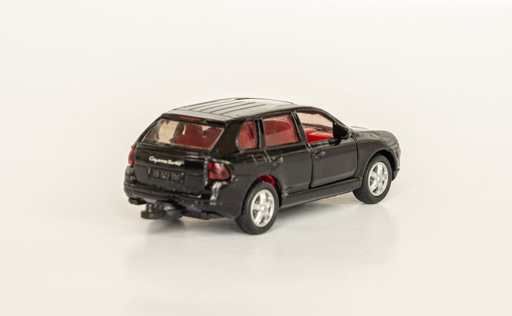 1:55 Porsche Cayenne Turbo black, Siku #1062 - фото фото фото 3