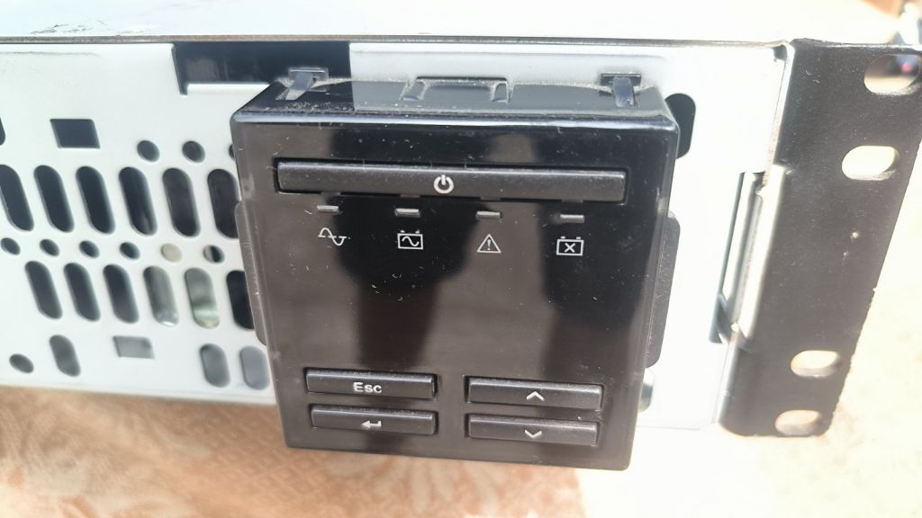 Безперебійник ДБЖ APC Smart-UPS RM 2200VA  (SMT2200RMI2U) - фото фото фото 1