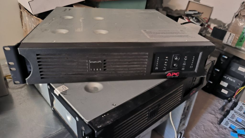 Бесперебойник ДБЖ APC Smart UPS 1500 SUA1500RMi2U - фото фото фото 0