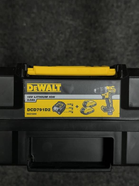 Дрель-шуруповерт аккумуляторный DeWALT DCD791D2 Новый! - фото фото фото 3