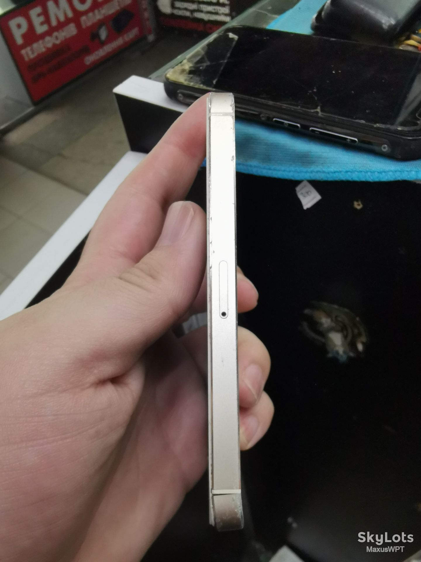 #1739 Sklad Iphone 5s gold crack 0484 - фото фото фото 3