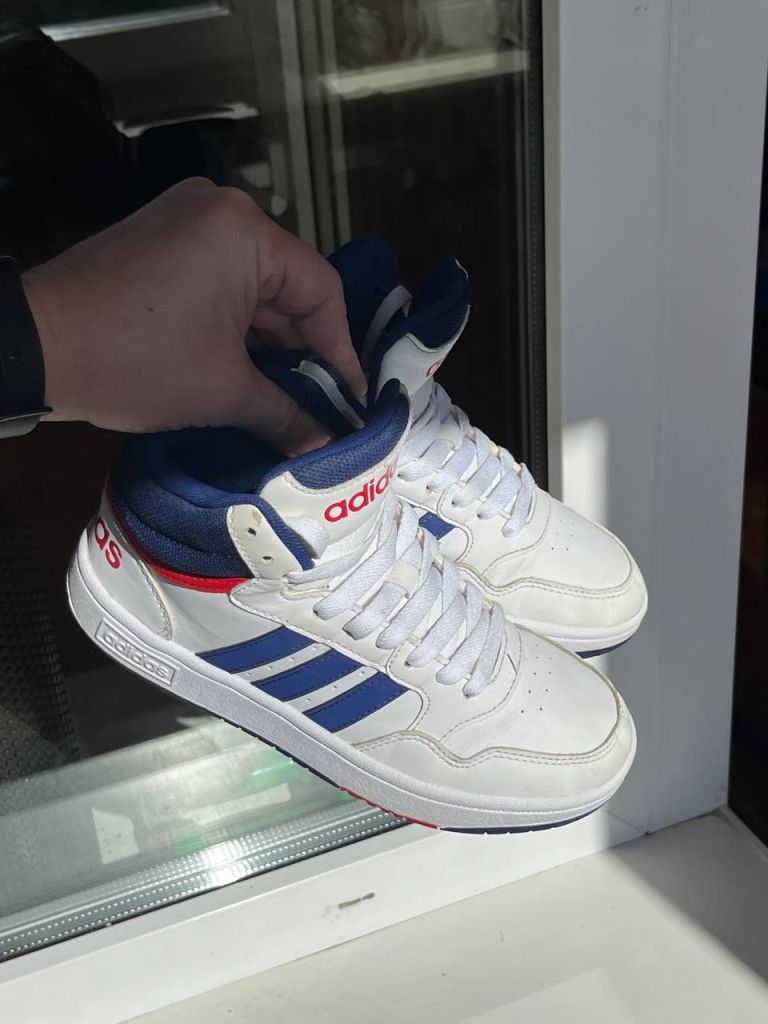 Кросівки Adidas Hoops Mid дитячі.35 розмір, 21,5 устілка. - фото фото фото 1