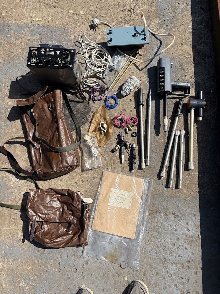 Прилад Искатель ИСК-П  (Шукач ИСК-П)-призначений для безконтактного пошуку комунікацій та діагностики їх пошкоджень. - фото фото фото 0