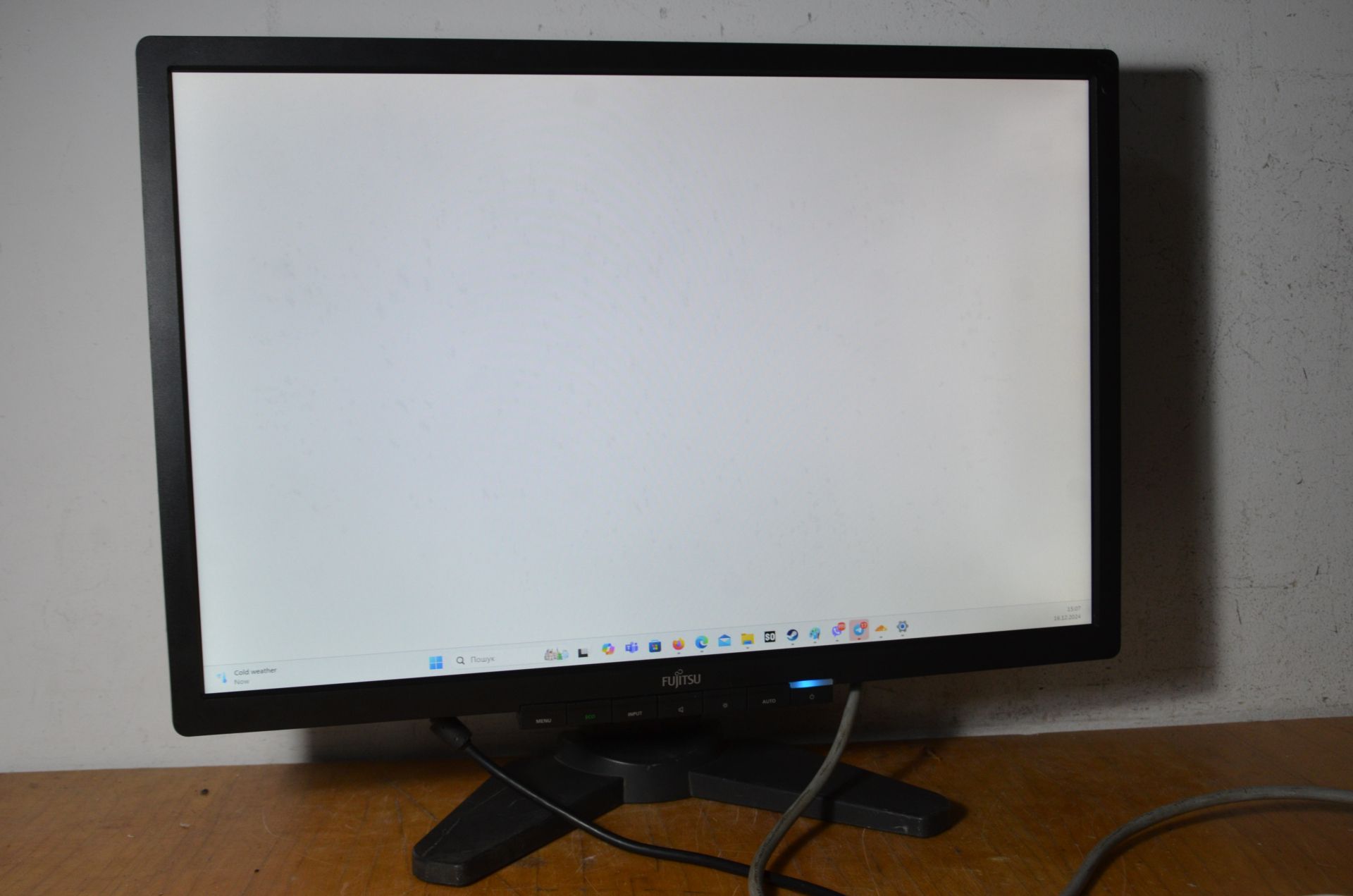 МОНІТОР TFT 22'' LED  Wide Fujitsu Siemens E22W-6! - фото фото фото 3