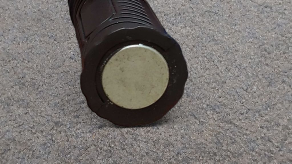 Фонарик магнитный два света батарейки идеал - фото фото фото 5