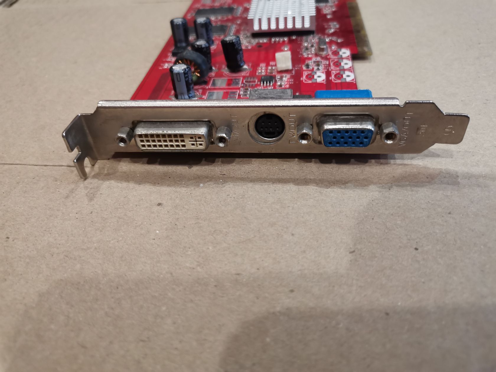 Видеокарта ATI Radeon 9550 AGP - фото фото фото 1