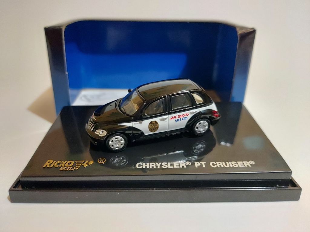 Ricko 1:87 Chrysler PT Cruiser, School Police  (2006) - фото фото фото 2